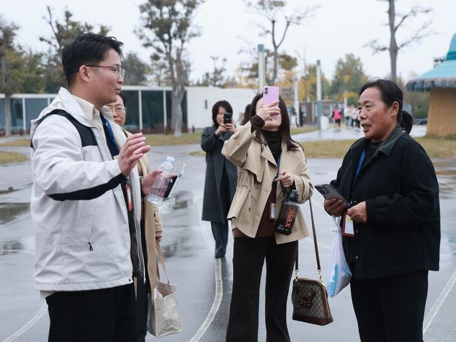 讲解与示范延伸到户外。